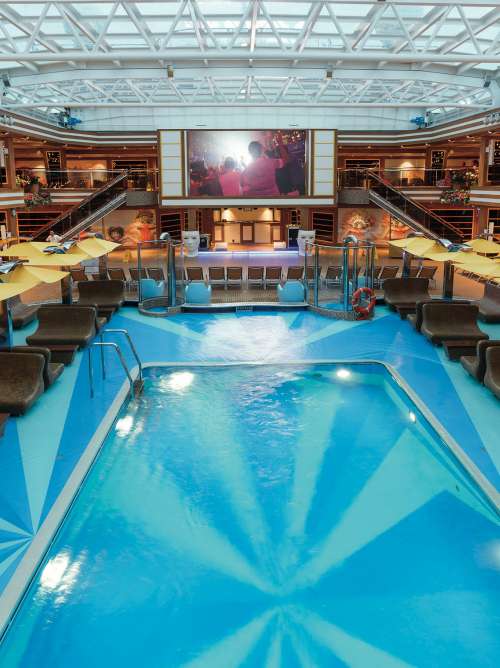 Piscina-interna.jpg.image.500.668.low
