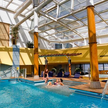 celebrity-constellation-piscine