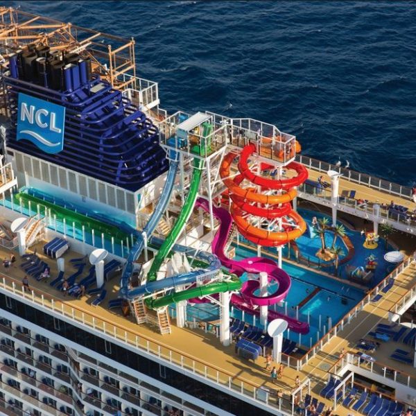 norvegian-getaway-pont-piscine